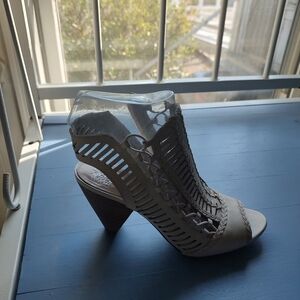 Elegant Cream Heeled Sandals